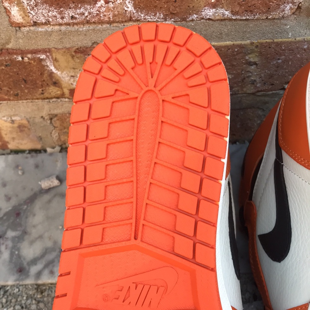 Air Jordan 1 Retro High OG 'Shattered Backboard Away' - Picture 9 of 17